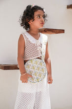 Quilted Round Sling Bag : BLUE : One Size