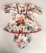 Robe florale beige avec finition en dentelle pour nourrissons, enfants et femmes.