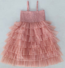 Robe en tulle à plusieurs niveaux rose poudré avec volants en filet de nylon et bretelles réglables