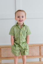 Set camicia e pantaloncini da ragazzo stampati verde salvia