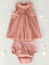 Robe élégante en tulle et filet de nylon sans manches avec col à volants pour enfants et nourrissons