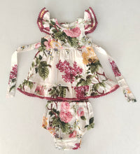 Robe fleurie beige avec détails en dentelle pour enfants et nourrissons