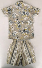 Completo unisex per bambini con camicia in cotone con stampa floreale marrone e pantaloncini a righe