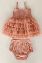 Robe en tulle à plusieurs niveaux rose poudré avec volants en filet de nylon et bretelles réglables