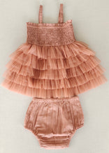 Robe en tulle à plusieurs niveaux rose poudré avec volants en filet de nylon et bretelles réglables