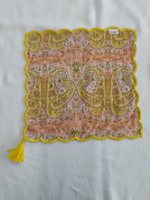 Handkerchief with a buttonhole  : YELLOW : One Size