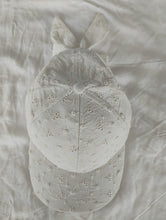 Embroidered Cap : WHITE. Infant : Toddler :Tween