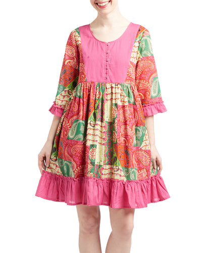 Robe style paysanne rose à volants et patchwork