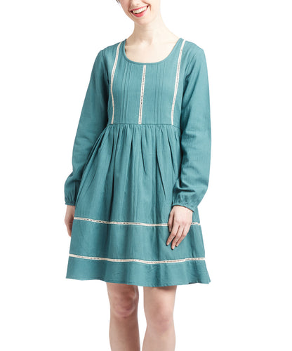 Robe bleu sarcelle à nervures et détails en dentelle