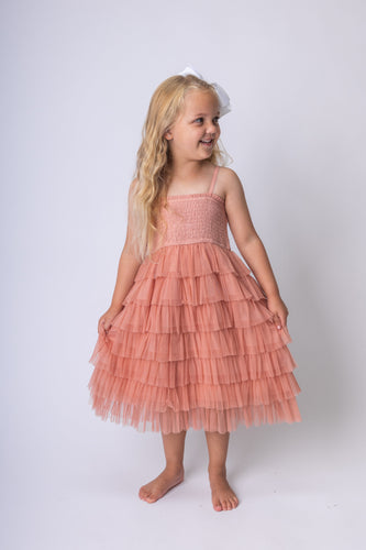 Robe en tulle à plusieurs niveaux rose poudré avec volants en filet de nylon et bretelles réglables