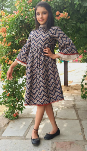 Bell-Sleeves Zig-Zag Dress